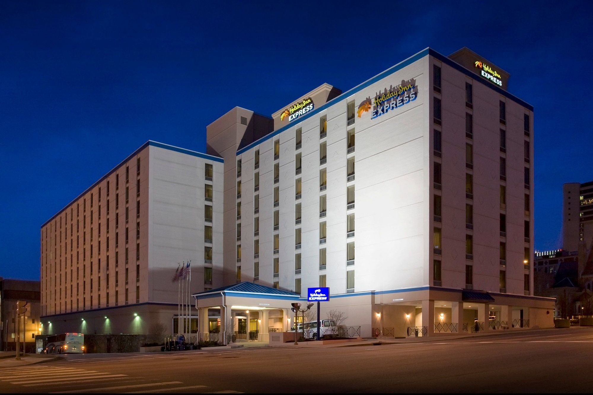 Holiday Inn Express Nashville-Downtown - Broadway By Ihg Exterior foto